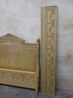 Montant de lit de style Louis XVI en bois laqué...