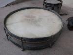 Trois tambours d'époque XIX en laiton et bois, diam: 70cm...