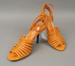 CACHAREL - Paire d'escarpins en cuir orange, taille 37. Bel...