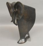 ITARTE- Eléphant d'Afrique. Sculpture en bronze, signée. Haut.: 38 cm...