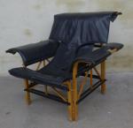 Large fauteuil Design la structure en poirrier, l'assise et les...