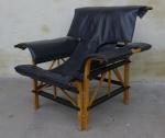 Large fauteuil Design la structure en poirrier, l'assise et les...