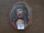 Miniature sur porcelaine ovale représentant la tête du Christ. 8,5...