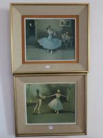 Deux reproductions de tableaux à décor de danseuse et musicien...