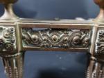 Paire de chenets de style Louis XVI en bronze à...