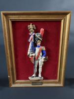 Lot de 2 figurines, en porcelaine polychrome : Artilleur 1805 ; Officier...