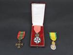 France Lot : Légion d'honneur ; Médaille militaire ; Croix de guerre 1939...