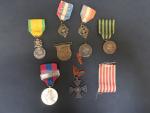 France Lot de 8 décorations, dont Médaille militaire, Croix de...