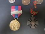 France Lot de 8 décorations, dont Médaille militaire, Croix de...