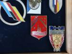 France Lot de 33 (env.) insignes militaires divers, nombreuses reproductions,...