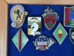 France Lot de 33 (env.) insignes militaires divers, nombreuses reproductions,...