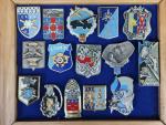 France Lot de 39 (env.) insignes militaires divers, nombreuses reproductions,...