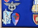 France Lot de 40 (env.) insignes militaires divers, nombreuses reproductions,...