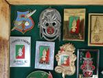 France Lot de 37 (env.) insignes militaires divers, nombreuses reproductions,...