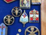France Lot de 28 (env.) insignes militaires divers, nombreuses reproductions,...