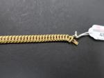 Bracelet à fine maille tressée en or jaune 750 millièmes....