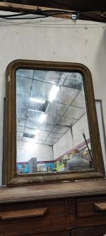 Ancien miroir de cheminée 117cm x 78cm.
Usure, manques, miroir désargenté...