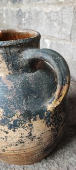 Lot de poterie comprenant une grande cruche de 39cm de...