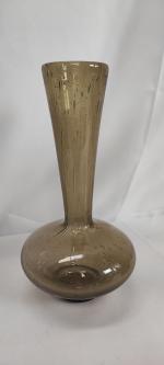 Verre bullé comprenant :
Vase soliflore hauteur x 19,3cm et diamètre au...