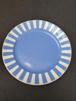 Ensemble Sarreguemines bleu et blanc.
Petite assiette 20 cm de diamètre.
Pichet...