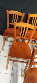 Lot de 6 chaises bistrot présentant des marques d'usure, manques
visibles...