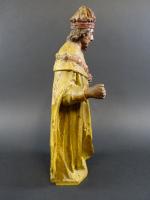 Statuette en bois sculpté polychrome représentant un roi de France...