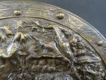 D'après Léonard MOREL-LADEVIL (1820-1888). Médaillon rond en bronze patiné à...