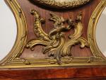 Régulateur de parquet d'époque Louis XV à caisse violonnée en...