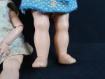 2 poupées anciennes dont 1 UNIS FRANCE en composite. Haut.:...