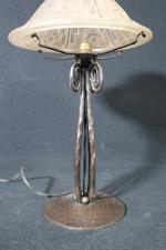 SCHNEIDER (dans le goût) :
Lampe champignon à pied en fer...