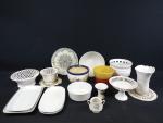 Important lot de céramiques comprenant : vases ; plats ;...