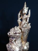 THAILAND. Paire de divinités en bois sculpté et doré. Haut.:...