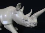 ASIE XX's. Rhinoceros en pierre polie beige. Haut.: 15 cm...