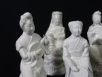 CHINE - Lot de 6 statuettes de femmes en porcelaine...