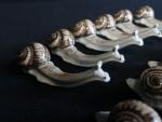 LIMOGES FRANCE - Lot de 11 escargots en porcelaine peinte,...