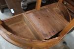 Table rustique d'époque XIXe s. en bois clair de forme...