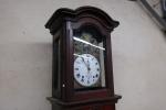 Horloge comtoise époque XIXème siècle en bois naturel mouluré, sculpté...