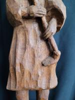 Grande statuette en bois naturel sculpté a la main signée...