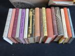 Deux cartons d'ouvrages de littérature comprenant : Les chroniques de...