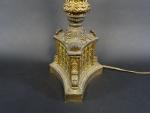 Pied de lampe Troubadour de style néogothique en bronze doré,...