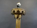 Pied de lampe Troubadour de style néogothique en bronze doré,...