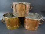 Trois ferrats en cuivre de forme tambour à deux anses...