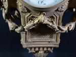 Cartel d'applique de style Louis XVI en bronze doré à...