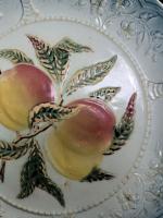 Lot de 3 anciennes assiettes en barbotine décor fruits diamètre...