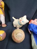 Lot de jouets anciens et vintage comprenant :

- 5 marionnettes.
- Voiture...