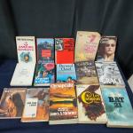 Lot de 15 romans : Robert LACEY, Kenize MOURAD, Bernard CLAVEL,...