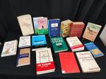 Lot de seize ouvrages dont dictionnaires de synonymes, dictionnaire de...