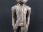AFRIQUE BAOULE. Statue en bois représentant un colon. Haut.: 44...