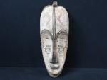 AFRIQUE - GABON. . Grand masque Fang en bois sculpté...