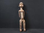 AFRIQUE. Grande statue reliquaire en bois sculpté, H. : 69cm.